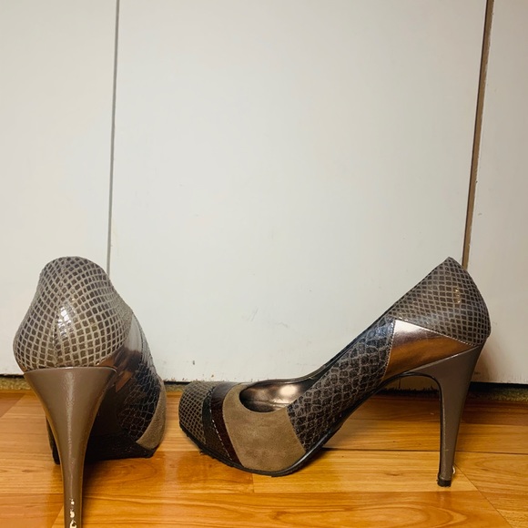 Heels - Picture 4 of 4